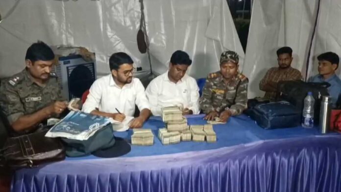 Rs 45 lakh seized from vehicle in Ramgarh, Jharkhand