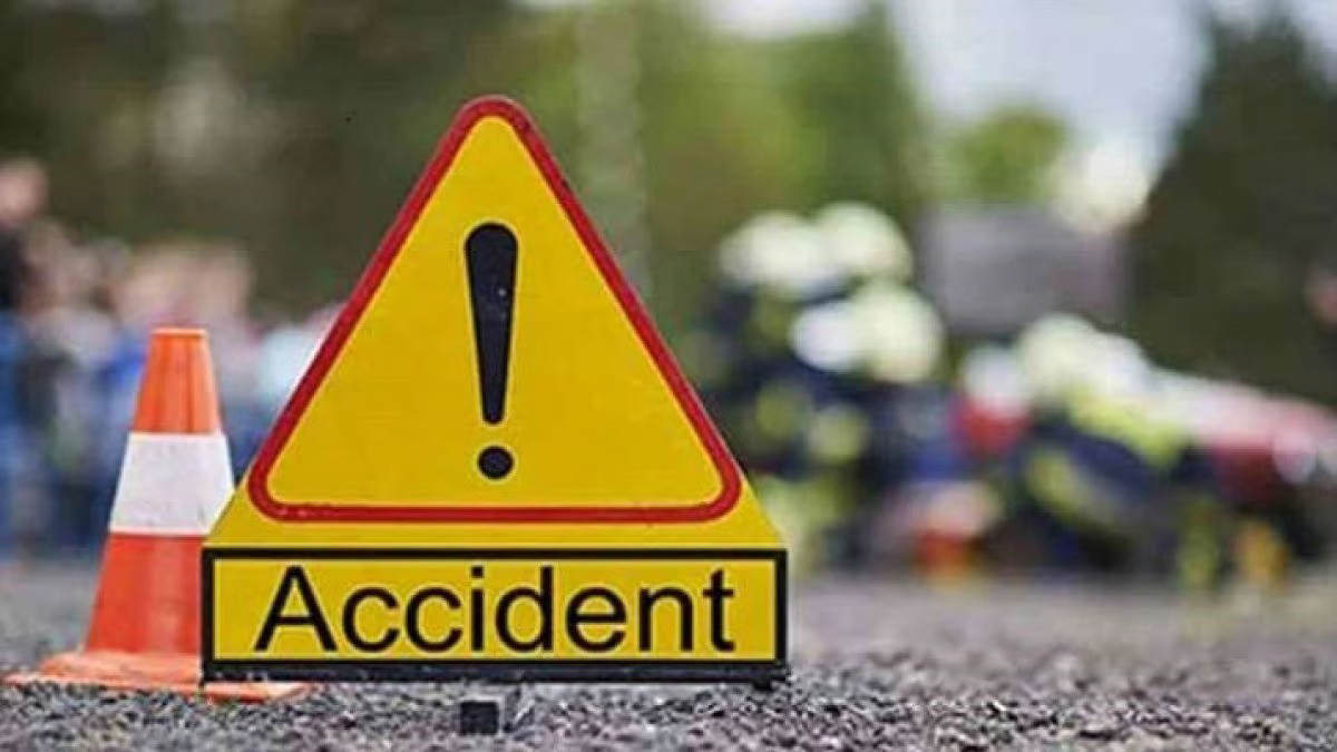 Speeding BMW hits e-rickshaw in Noida, 2 dead