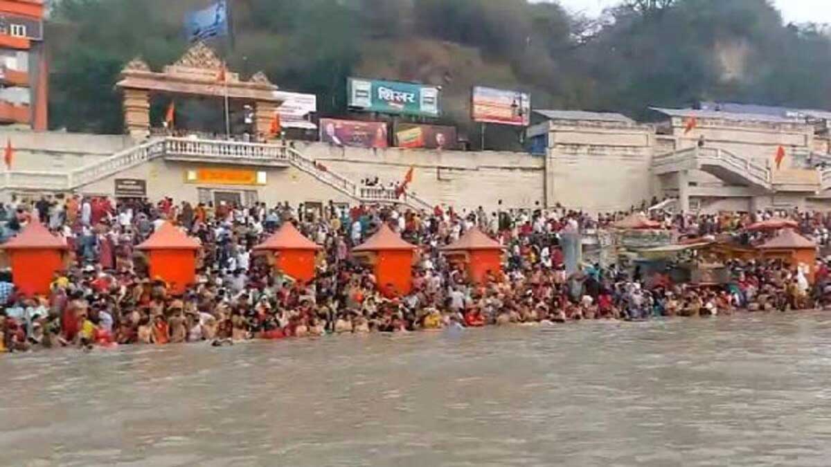Uttarakhand On Buddha Purnima devotees take holy dip in Ganga