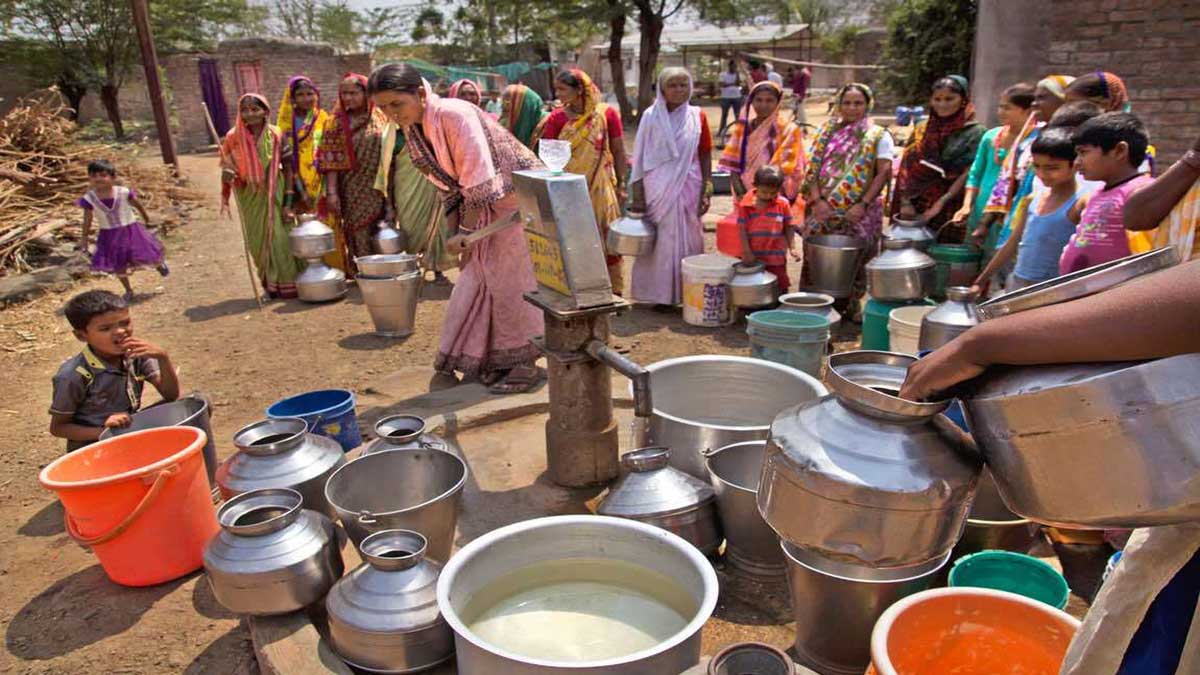 Water crisis in villages of Solapur in Maharashtra