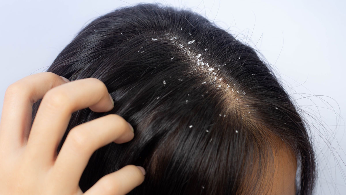 What happens if you apply aloe vera on hair at night