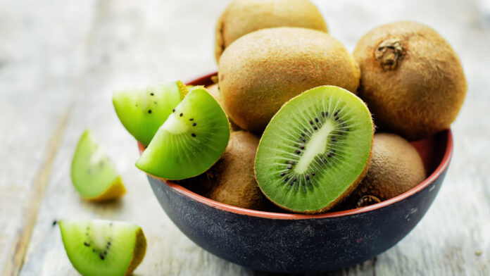 5 biggest benefits of eating kiwi in summer