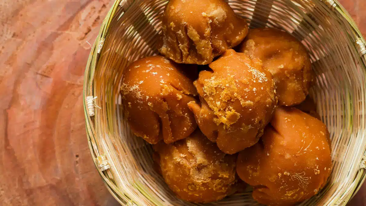 6 benefits of eating jaggery on an empty stomach every day