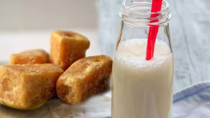6 biggest benefits of drinking Milk and Jaggery