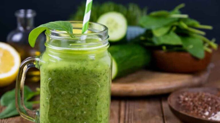 9 कारण क्यों पालक Chia Smoothie सबसे अच्छा ग्रीष्मकालीन नाश्ता है?