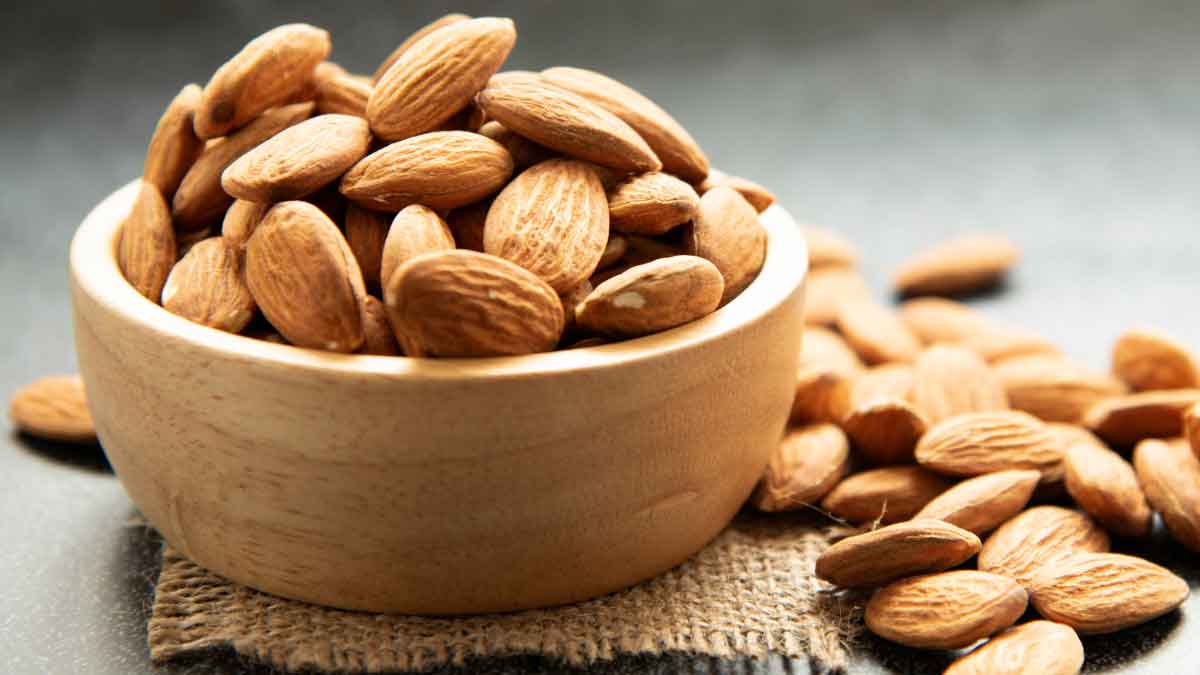 Almond This dry fruit slows down aging and does not cause wrinkles on the face