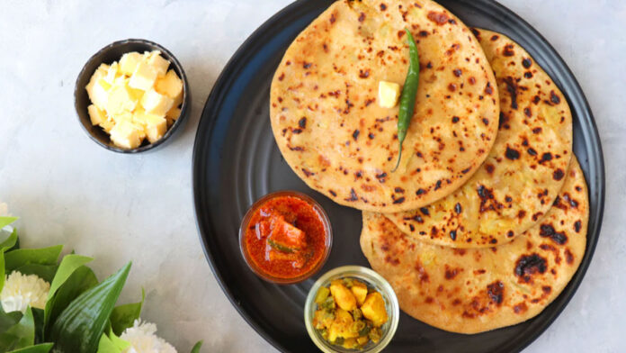 Aloo Paratha Recipe (Homemade Punjabi Style)