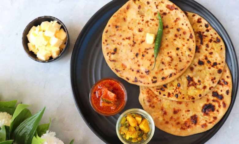 Aloo Paratha Recipe (Homemade Punjabi Style)