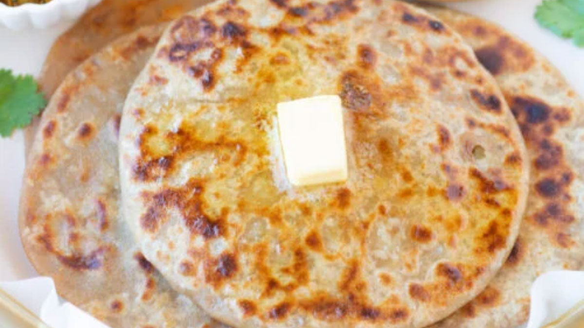 Aloo Paratha Recipe (Homemade Punjabi Style)