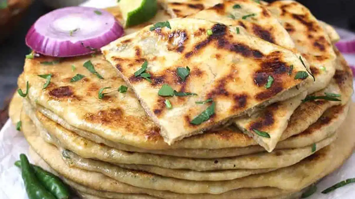 Aloo Paratha Recipe (Homemade Punjabi Style)