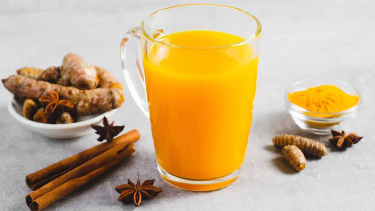 Apart from relieving swelling and pain, turmeric has other miraculous properties - Benefits of turmeric water