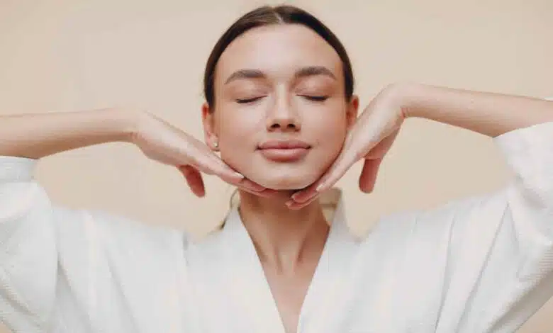 Apply this oil daily for parlor like glow
