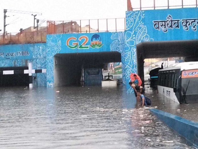 BJP targets AAP due to waterlogging in many areas of Delhi