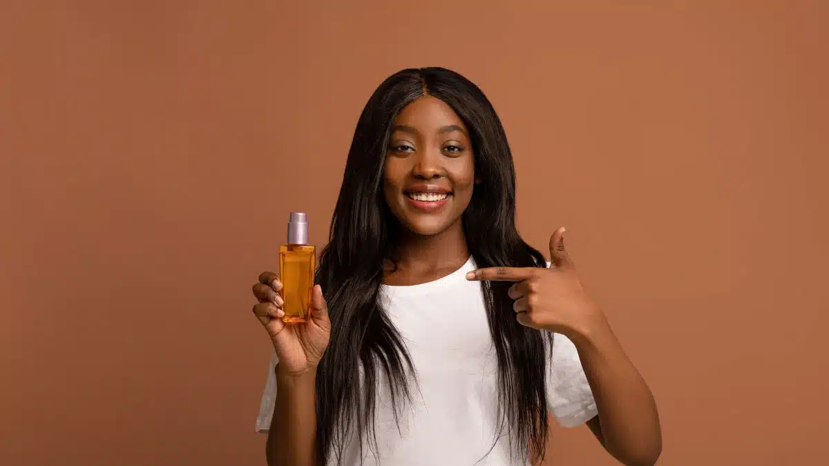 Benefits and correct way of applying oil to hair