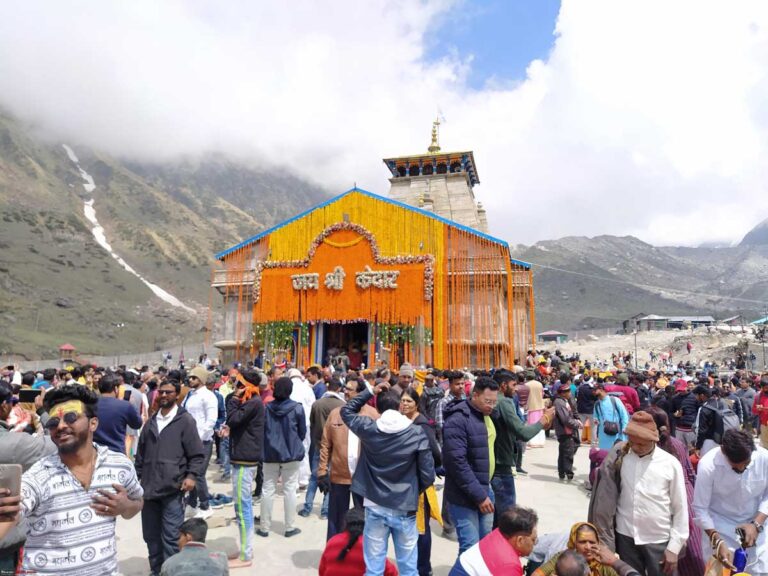 Kedarnath Dham में भक्तों ने लिया सुगम दर्शन का आनंद