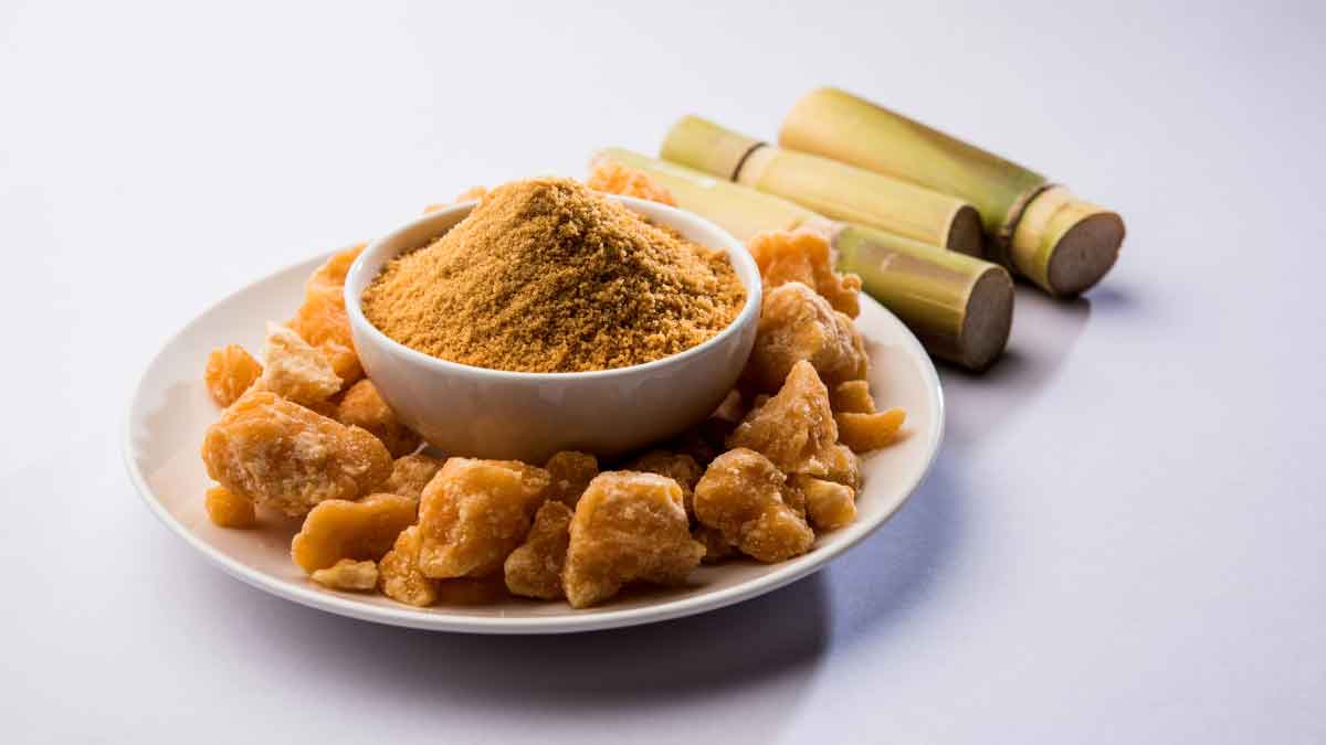 Eat this spice kept in the kitchen with jaggery, joint pain will disappear, stomach problems will also go away