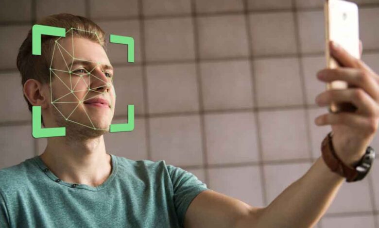 How does the Glance feature keep you informed without unlocking your phone