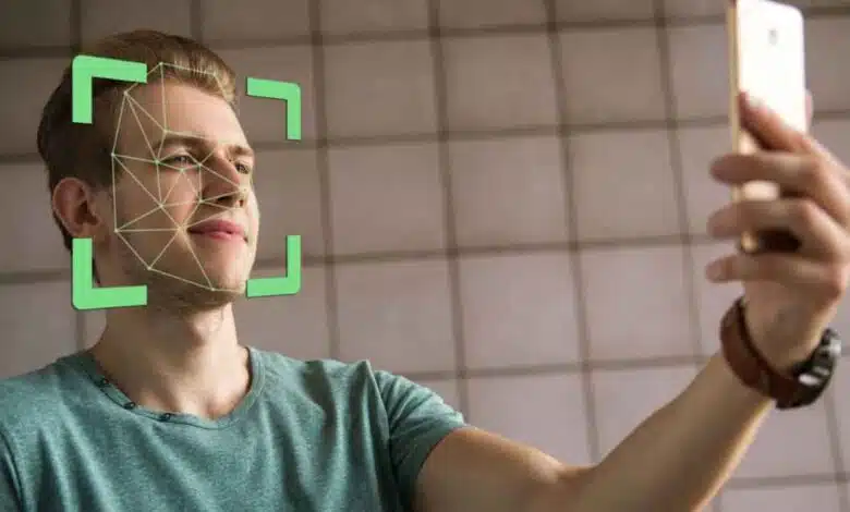 How does the Glance feature keep you informed without unlocking your phone