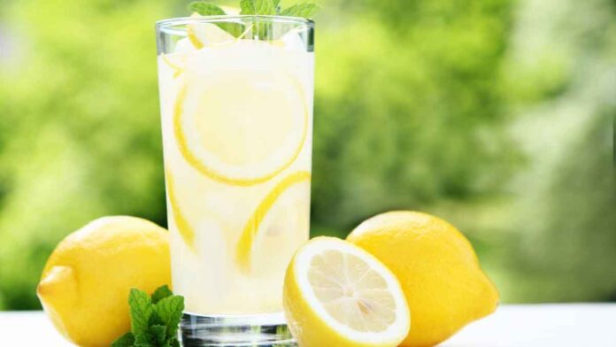 If you drink lemon water for weight loss, then do not make these 3 mistakes