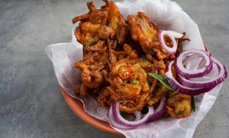 Just add this one thing and make crispy Onion fritters at home like the ones sold in the market