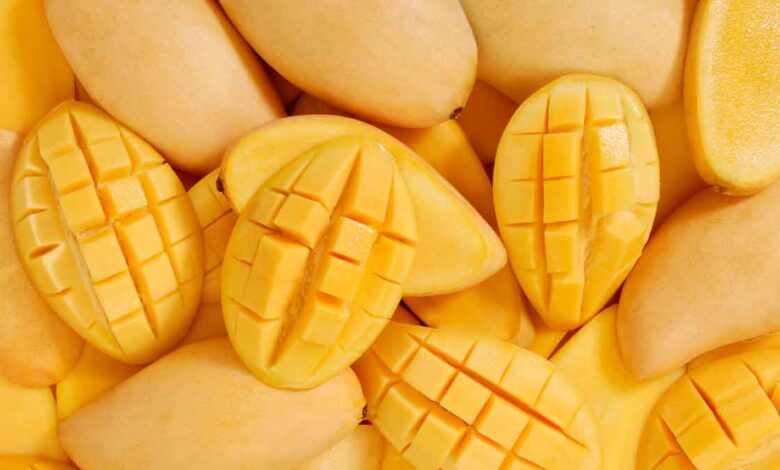 Make 2 types of mango juice from Dussehri mango