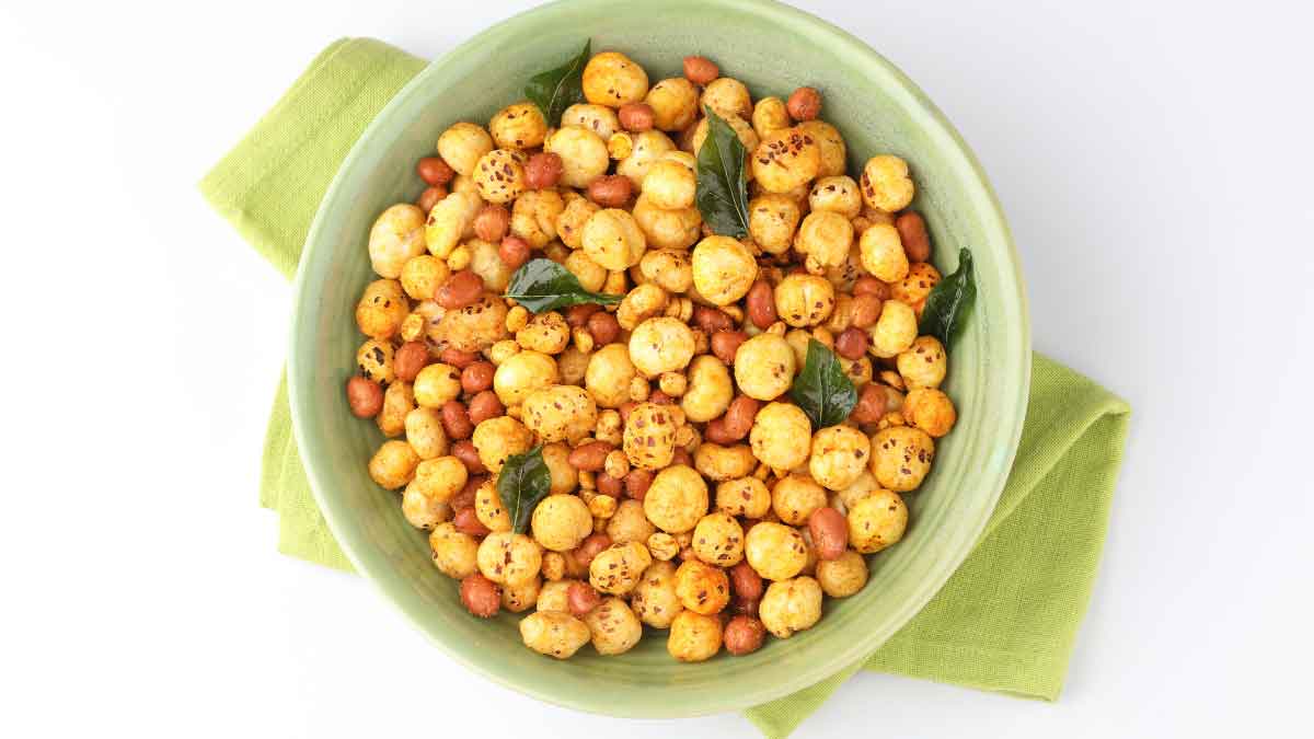 Make this spicy recipe of makhana for evening snack