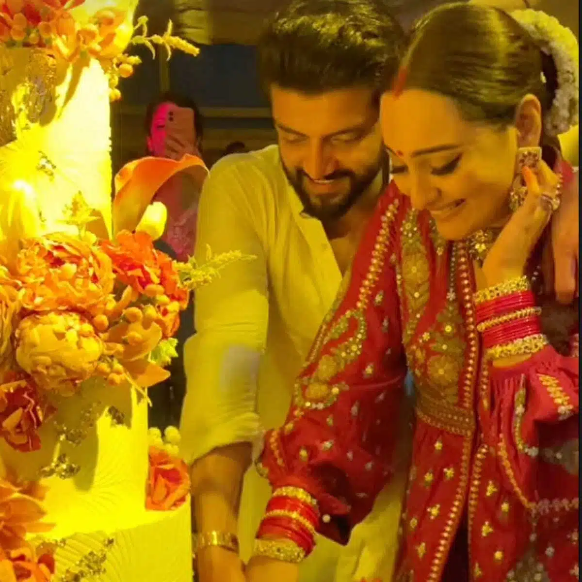 Sonakshi Sinha and Zaheer Iqbal danced to Tere Mast Mast Do Nain at their reception