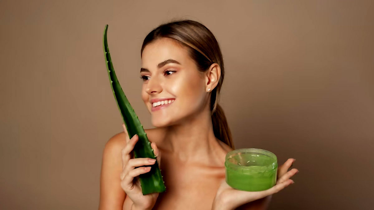 The right way to apply Aloe vera gel on the face