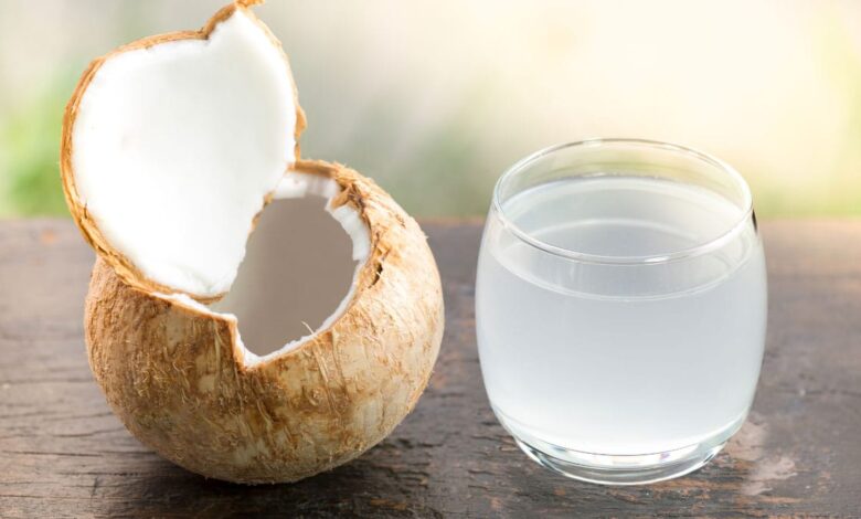 These 3 tricks are enough to find out which coconut has more water