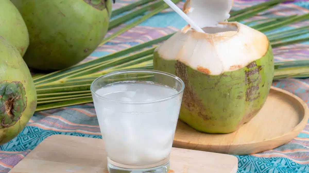 These 3 tricks are enough to find out which coconut has more water