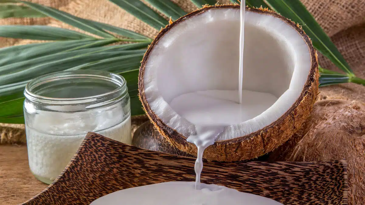 These 3 tricks are enough to find out which coconut has more water