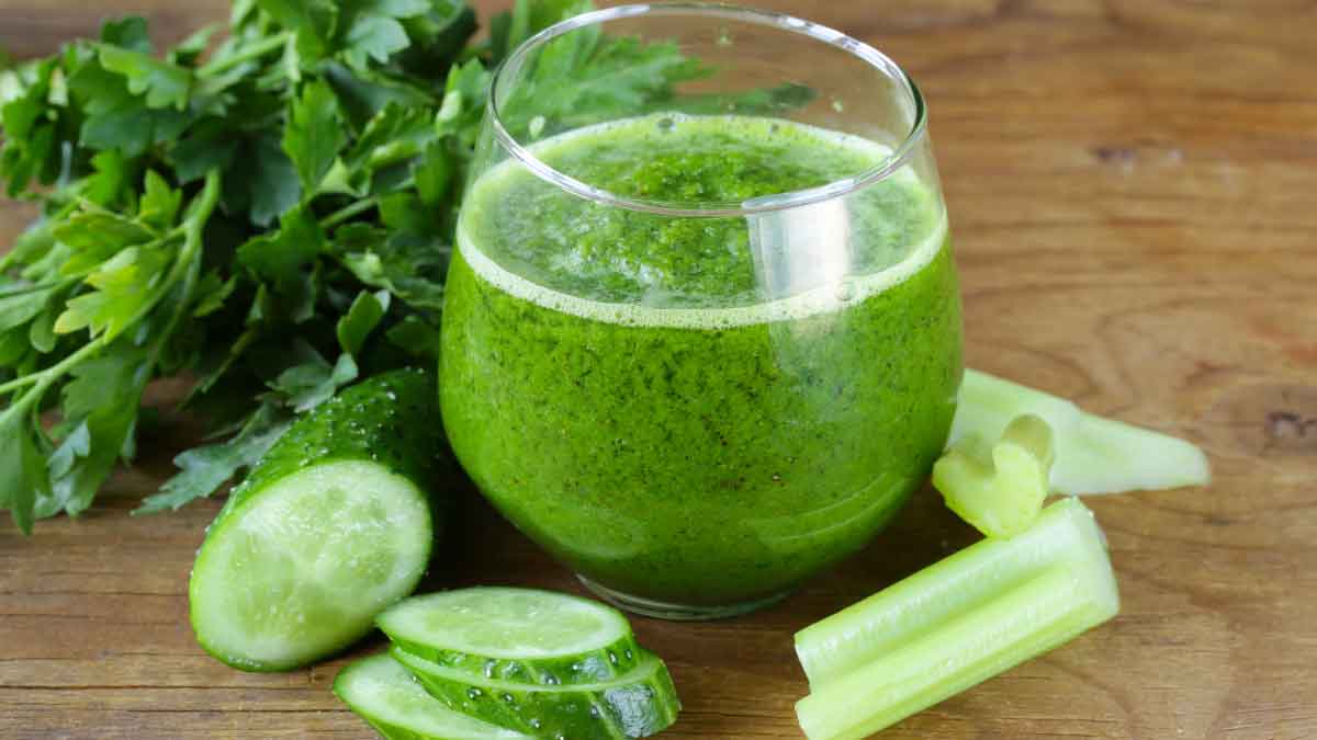 This green juice is a treasure trove of medicines, prepare it in 5 minutes