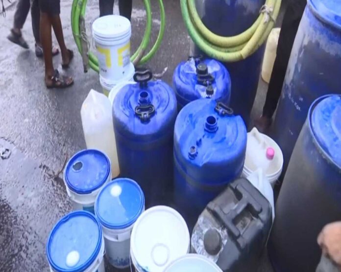 Water crisis in Delhi long queues at tankers across the city