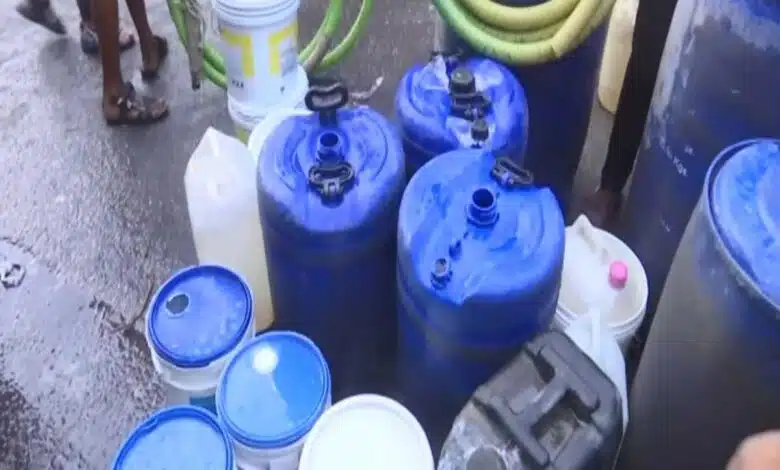 Water crisis in Delhi long queues at tankers across the city