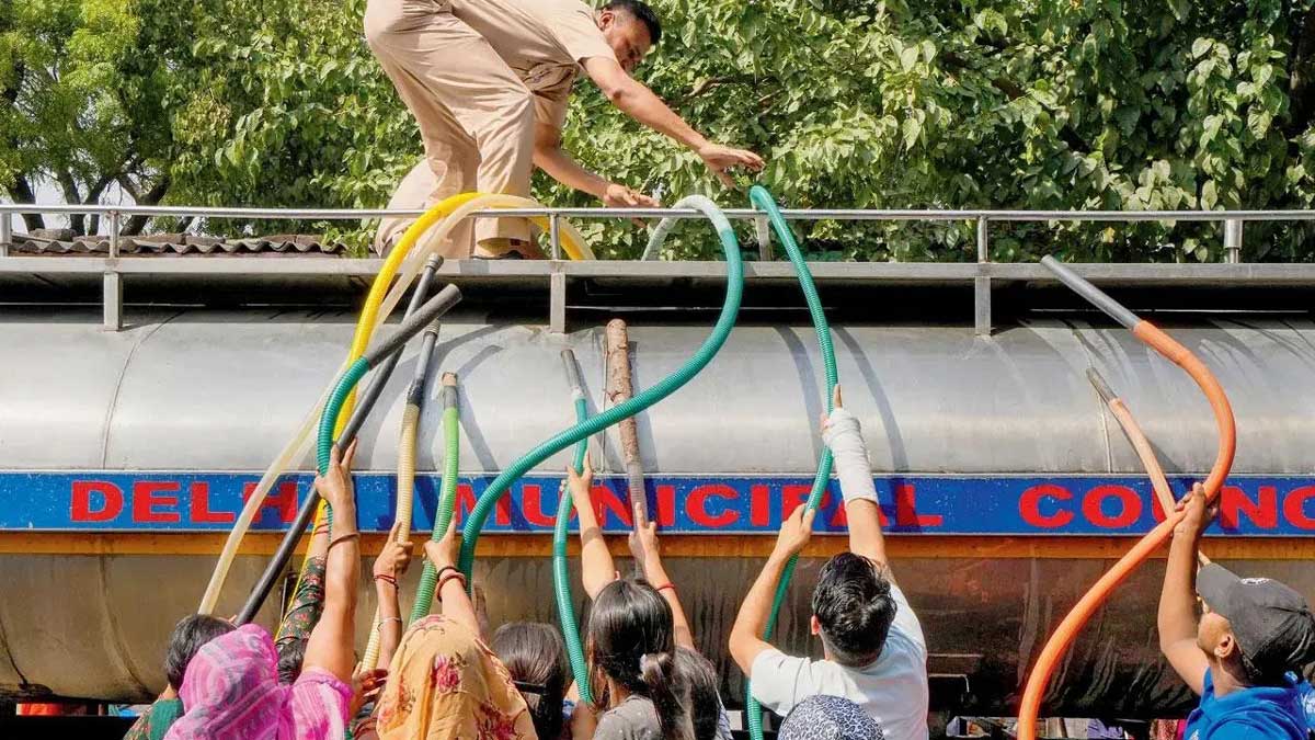 Water crisis in Delhi long queues at tankers across the city