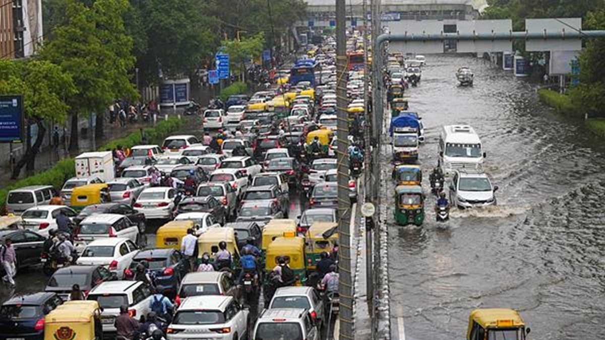 Waterlogging in Okhla underpass due to rain in Delhi