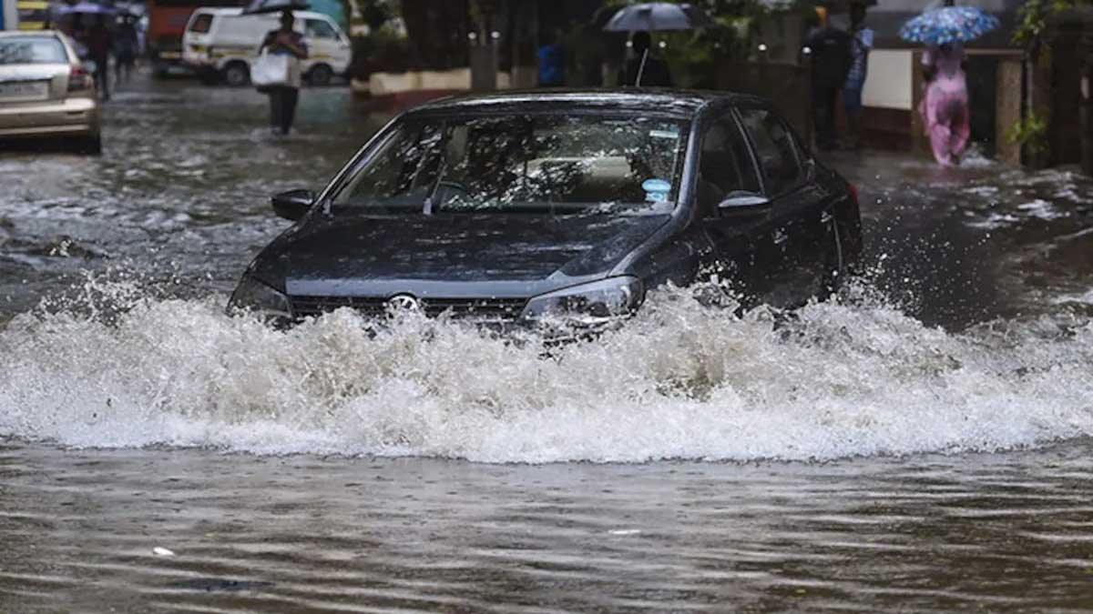 Waterlogging in many areas of Mumbai due to heavy rains