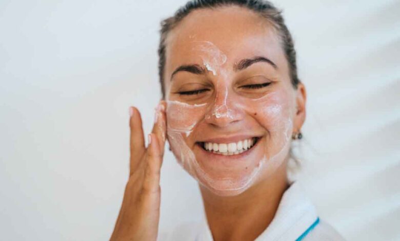 What happens if you apply too much Moisturizer