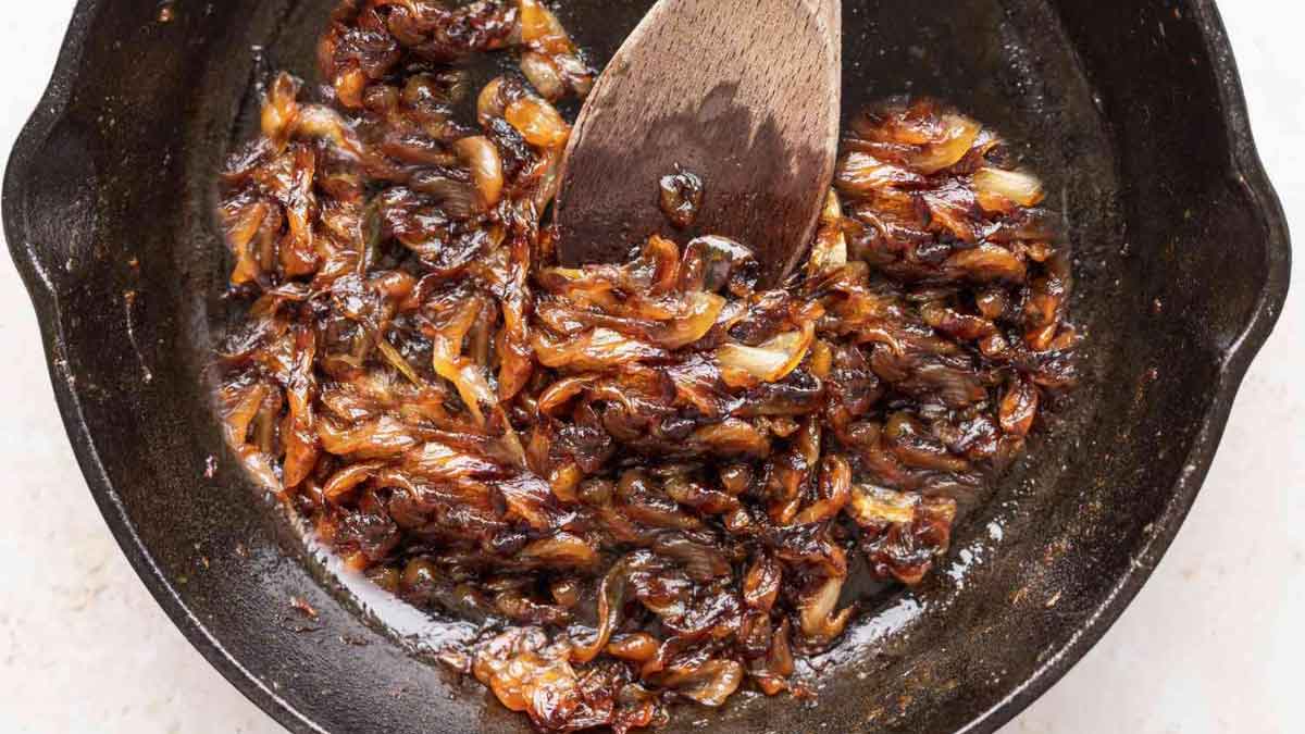 You will eat four rotis even when you are not hungry with this unique and easy onion dish