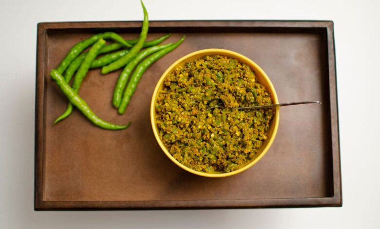 You would not have eaten such green chilli pickle, you will be forced to ask for it again and again