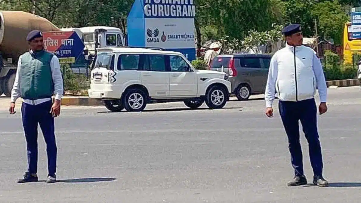 Gurugram: Traffic police personnel given 'AC jackets' to deal with the scorching heat