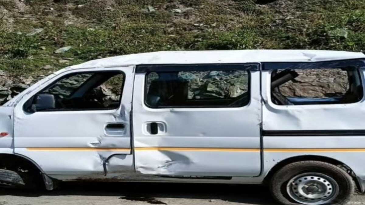Jammu Kashmir: 2 Amarnath pilgrims injured in van accident near Chandanwari