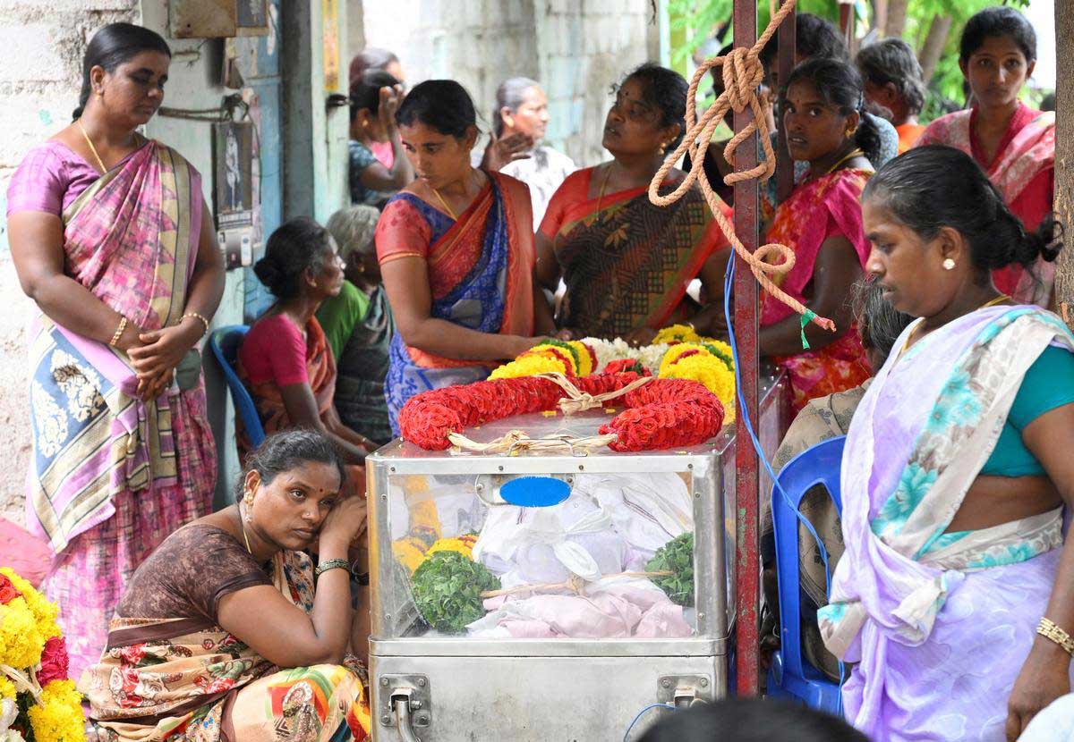AIADMK leaders protest against illicit liquor tragedy in Tamil Nadu