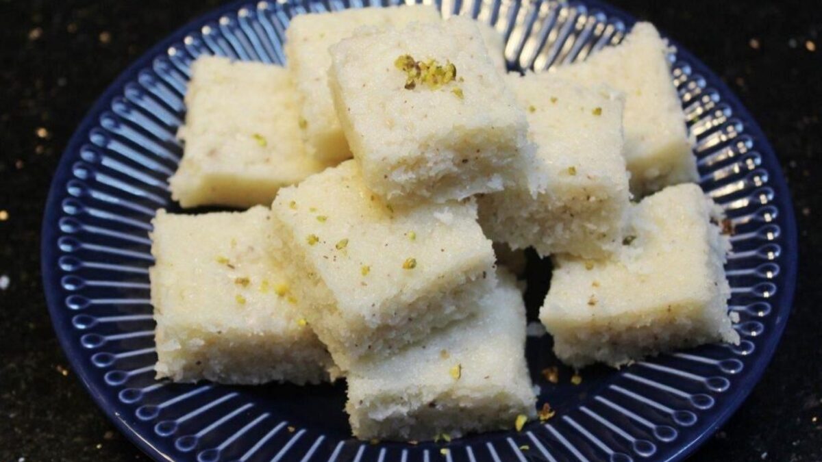 1 kg of Halwai-like Barfi using 1 bowl of semolina in a new way using less ghee 