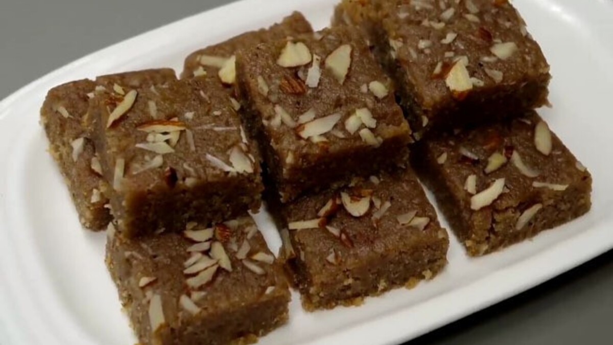 1 kg of Halwai-like Barfi using 1 bowl of semolina in a new way using less ghee 