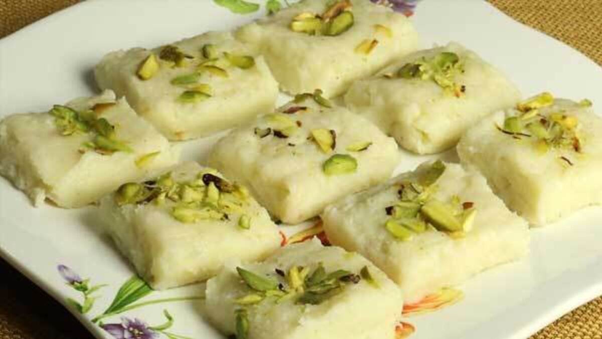 1 kg of Halwai-like Barfi using 1 bowl of semolina in a new way using less ghee 