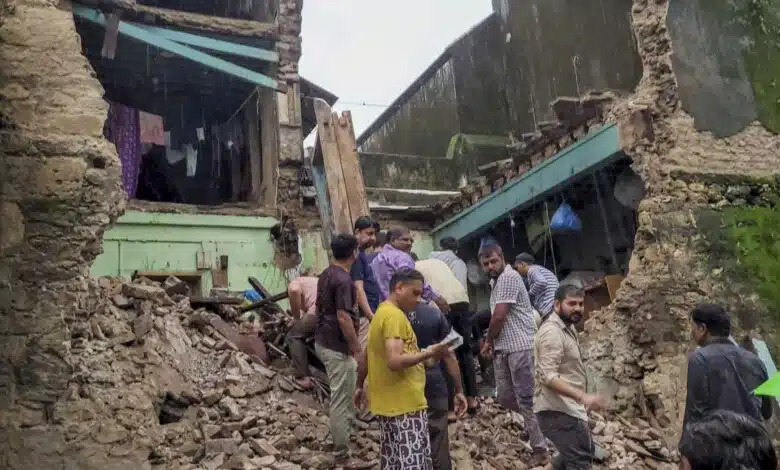 3 people died due to building collapse in Dwarka Gujarat