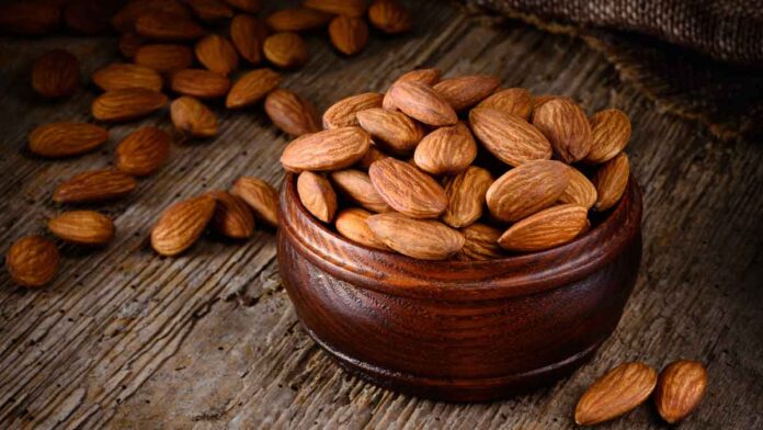 5 Benefits Of Eating Soaked Almonds Early In The Morning 