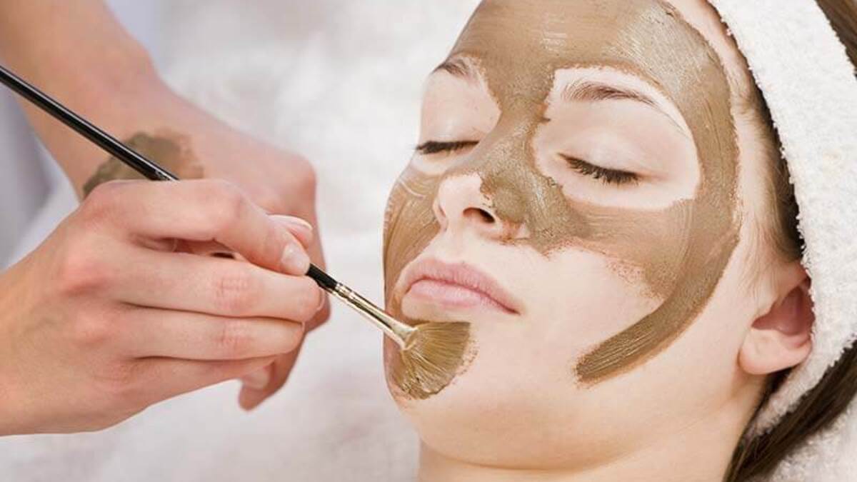 5 benefits of applying Multani mitti mixed with rose water