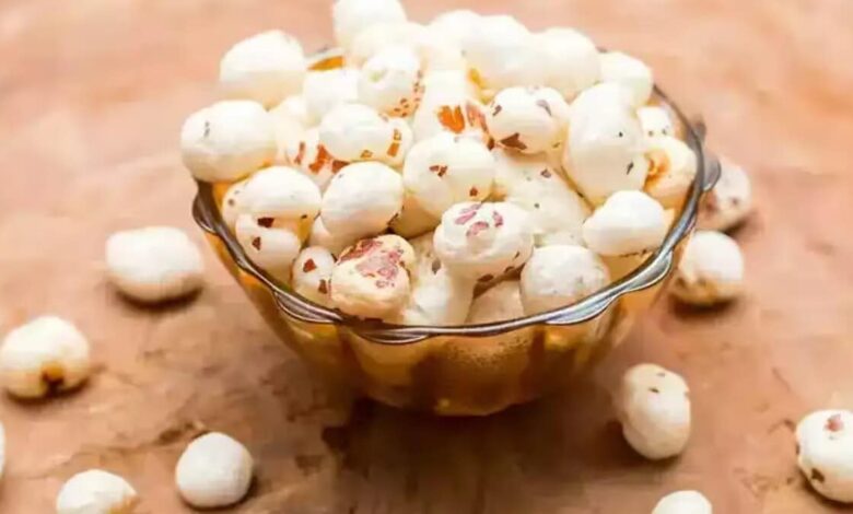 5 benefits of eating 2 handfuls of makhana every day